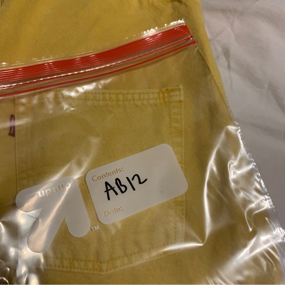 NWT Levi vintage Denim cutoff shortall overall bright yellow size small - Picture 4 of 12